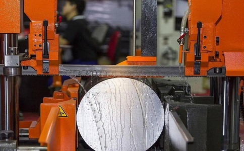 良庆立式金属带锯床切削出现跑带故障解决方法! 良庆立式金属带锯床切削出现跑带故障解决方法!